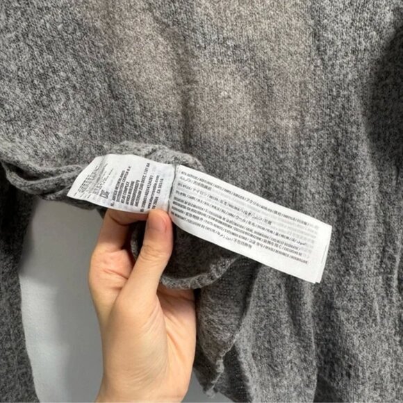 Hollister Lip Print Graphic Sweater XS/S - Picture 5 of 5